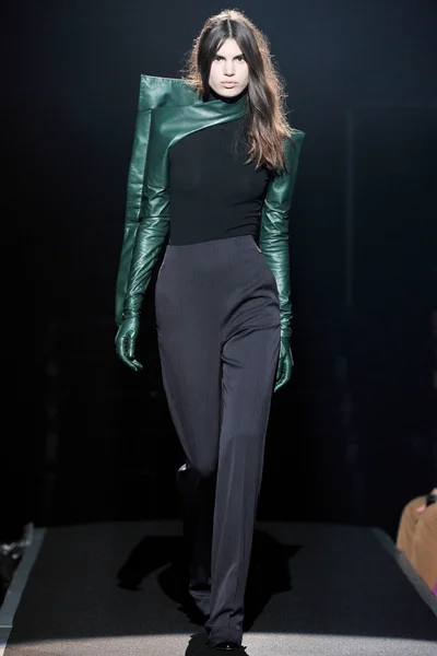 Look 15